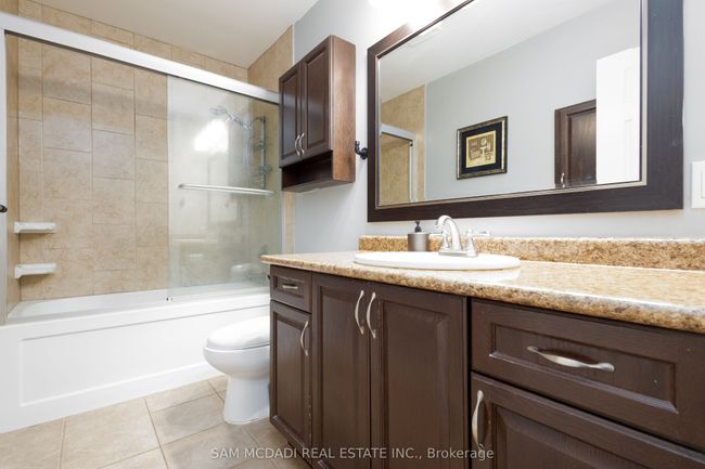 80 Longbourne Cres, House attached with 3 bedrooms, 2 bathrooms and 4 parking in Brampton ON | Image 17