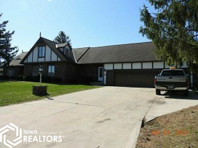 Sunset Ln, Marshalltown, IA 50158