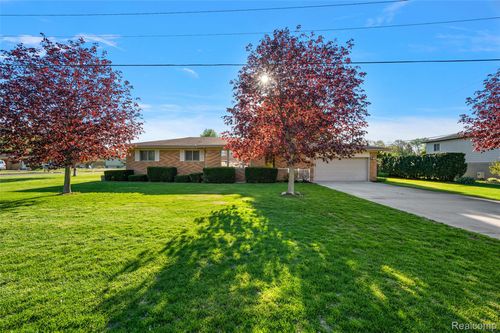 15 Pleasant Lake Drive, Waterford Charter Township, MI, 48327 | Card Image