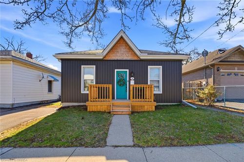 92 Walnut St, Brantford, ON, N3T1H4 | Card Image