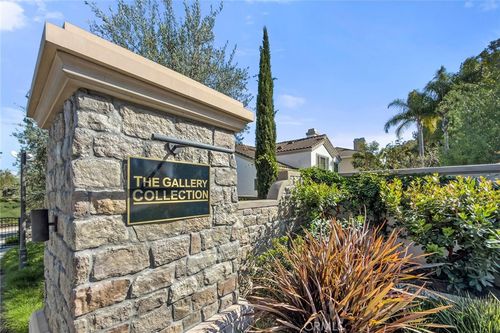 2565 Brennen Way, Fullerton, CA, 92835-4218 | Card Image
