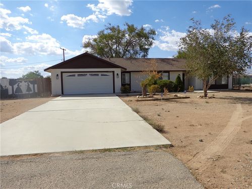 12744 Running Deer Rd, Apple Valley, CA, 92308-7123 | Card Image