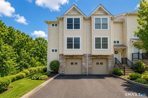 29-32 Crows Nest Ln, Danbury, CT, 06810-7165 | Card Image