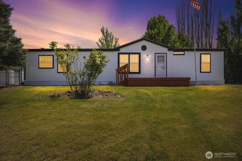4225 Twin Lake Ct, West Richland, WA, 99353-8774 | Card Image