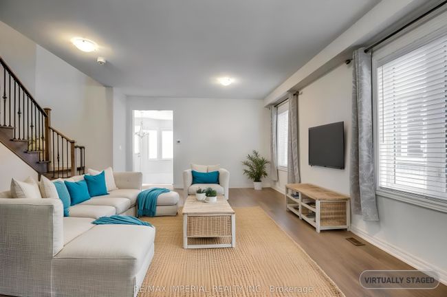 423 George Ryan Ave, House attached with 3 bedrooms, 3 bathrooms and 1 parking in Oakville ON | Image 6