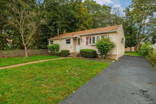 118 Coolidge Ave, Amityville, NY, 11701 | Card Image