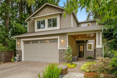 19036 18th Ave Ne, Shoreline, WA, 98155-2318 | Card Image