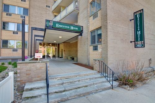 10c-1025 Hancock St, Quincy, MA, 02169-2118 | Card Image