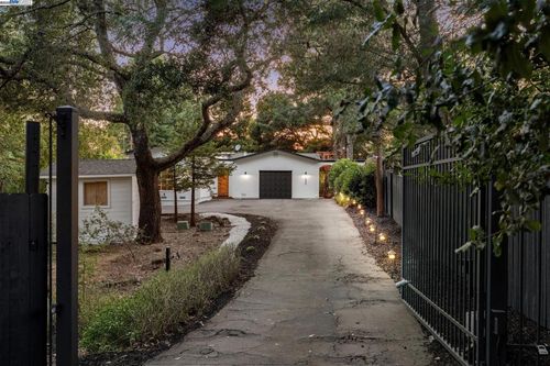 1840 Thornsberry Rd, Sonoma, CA, 95476-4819 | Card Image