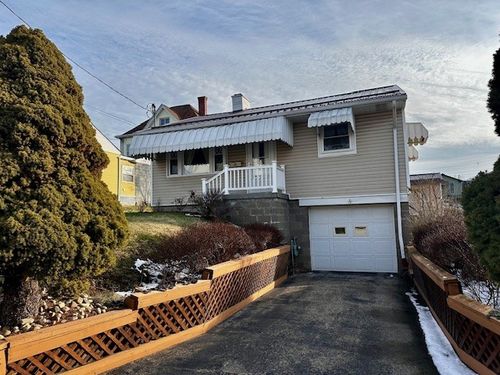 330 S Morris St, Waynesburg, PA, 15370-2125 | Card Image