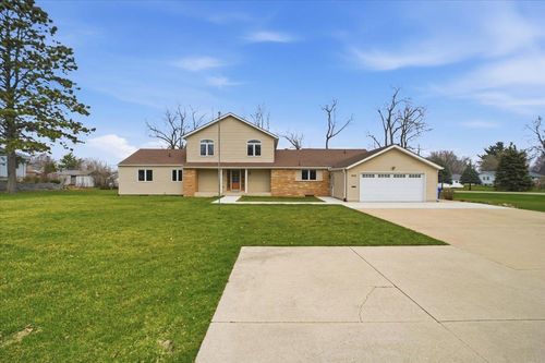 913 E Charles, Oelwein, IA, 50662 | Card Image