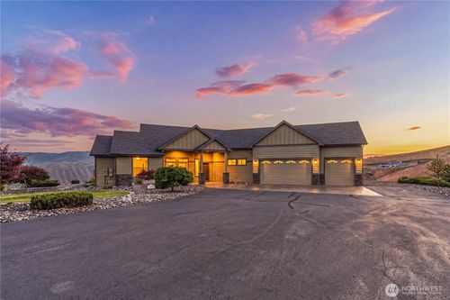 125 E Mountain Brook Ln, Wenatchee, WA, 98801-9159 | Card Image