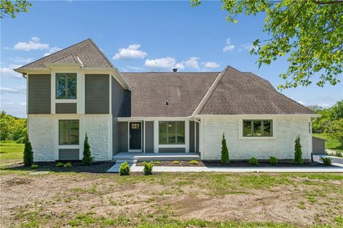 20195 College Blvd, Olathe, KS, 66061-8761 | Card Image