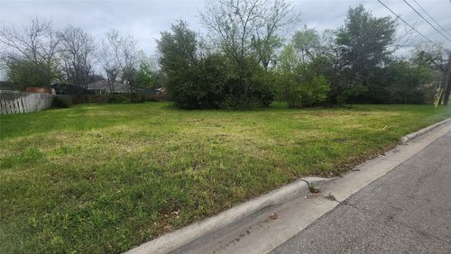 1210 S Myrtle St, Georgetown, TX, 78626-6806 | Card Image