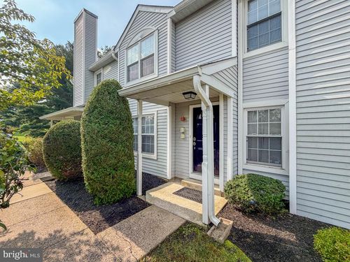42 Stockton Ct, NEWTOWN, PA, 18940-1694 | Card Image