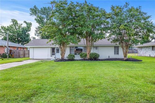 325 Quelqueshue St, Sulphur, LA, 70663-6329 | Card Image