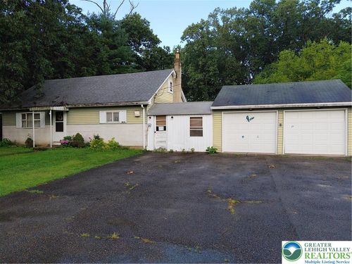 4834 Maple Dr, Walnutport, PA, 18088-9324 | Card Image