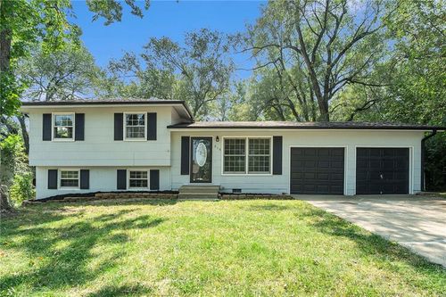 215 Grant St, Liberty, MO, 64068-2614 | Card Image