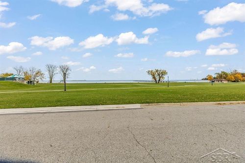 215 Water St, Harbor Beach, MI, 48441-1243 | Card Image