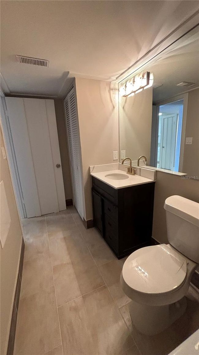 APT-210 - 2763 Woodgate Ln, Condo with 2 bedrooms, 2 bathrooms and null parking in SARASOTA FL | Image 19