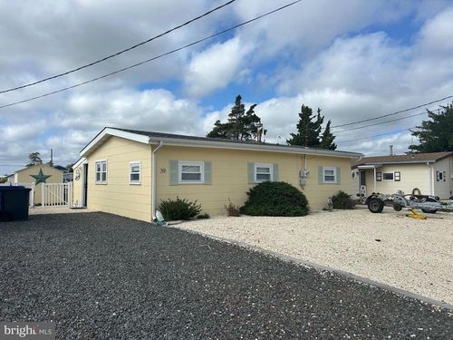 39 Jeteemale Dr, MANAHAWKIN, NJ, 08050-3516 | Card Image