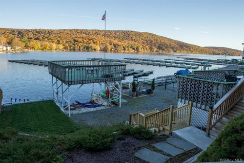 636 Jersey Ave, Greenwood Lake, NY, 10925-2012 | Card Image