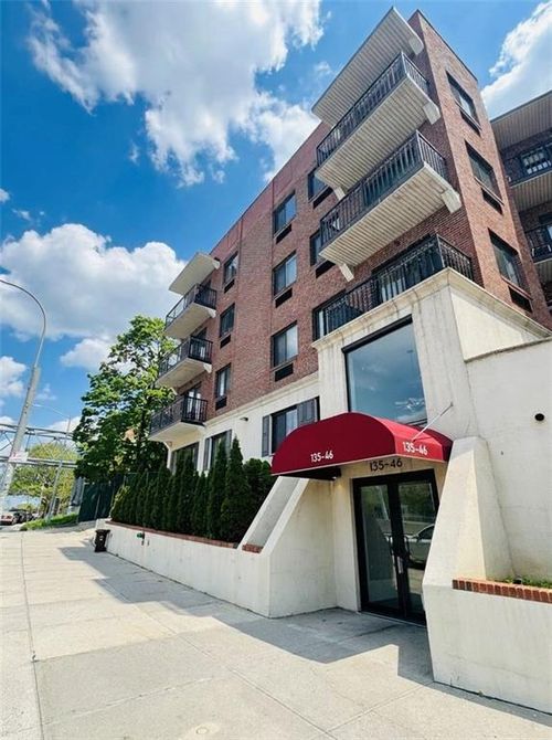 2a-135-46 Grand Central Pkwy, Jamaica, NY, 11435-1088 | Card Image