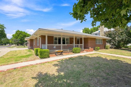 301 E 13th St, Wellington, KS, 67152-4111 | Card Image
