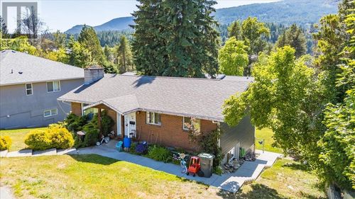 1916 Riverside Cres, Castlegar, BC, V1N3W6 | Card Image