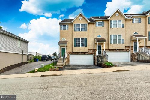 703 Green St, BRIDGEPORT, PA, 19405-1172 | Card Image