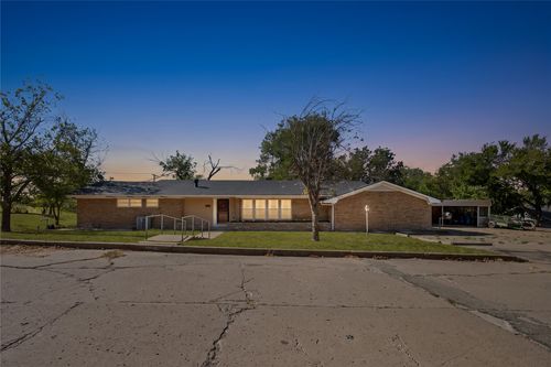 1011 E Connell St, Breckenridge, TX, 76424-2411 | Card Image