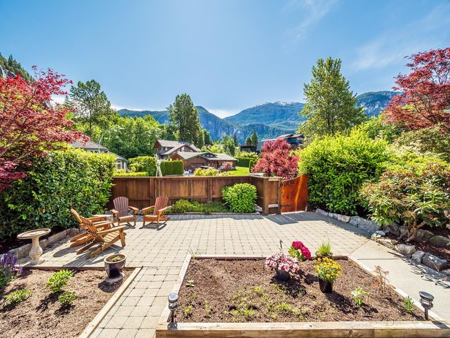 1011 Panorama Place, House other with 4 bedrooms, 3 bathrooms and 5 parking in Squamish BC | Image 26