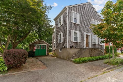 10 Prospect St, Bristol, RI, 02809-3204 | Card Image