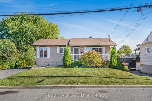 301-303 Chamberlain St, Hawkesbury, ON, K6A2G3 | Card Image