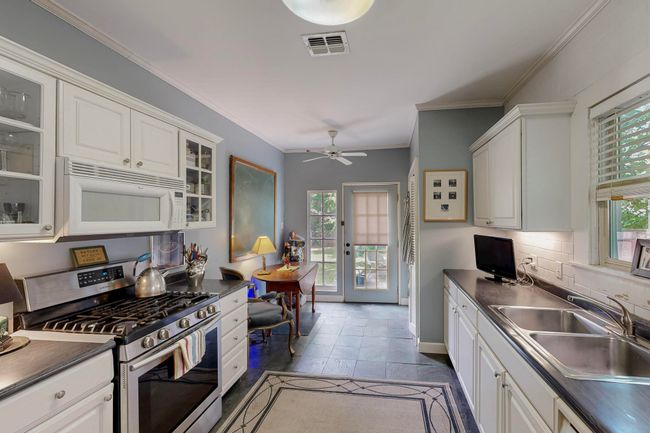 609 Valencia St, House other with 3 bedrooms, 2 bathrooms and null parking in Dallas TX | Image 13