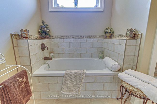 2129 Lockwood Cres, House other with 2 bedrooms, 2 bathrooms and 2 parking in Mount Brydges ON | Image 26