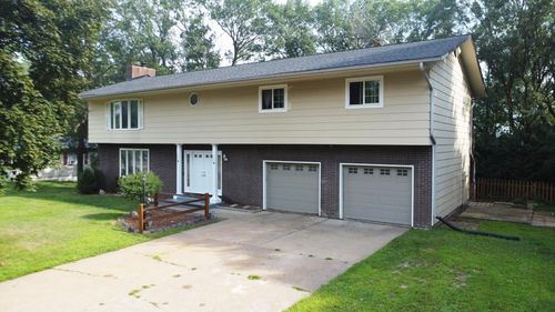 911 Radcliffe Ave, Altoona, WI, 54720-2043 | Card Image