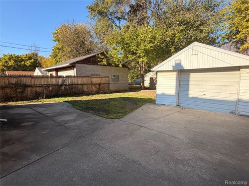 19397 Washtenaw St, Harper Woods, MI, 48225-2155 | Card Image