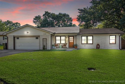 1709 Date Ave, Broken Arrow, OK, 74012-6412 | Card Image