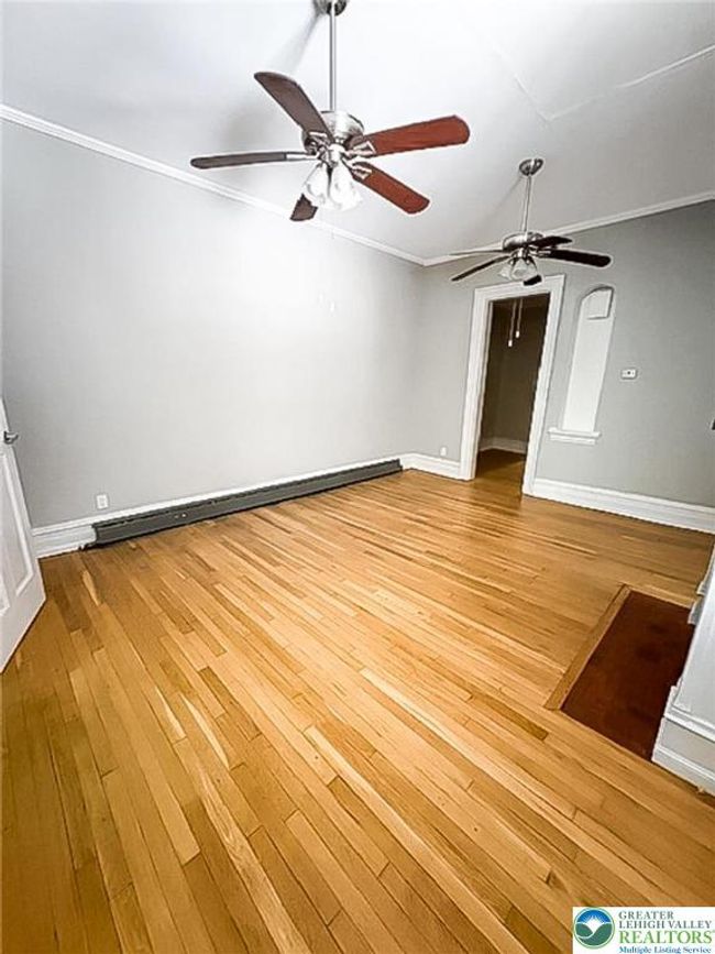Rear apt-large living/dining room | Image 17