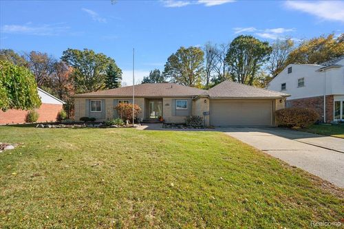 18406 Golfview Street, Livonia, MI, 48152 | Card Image