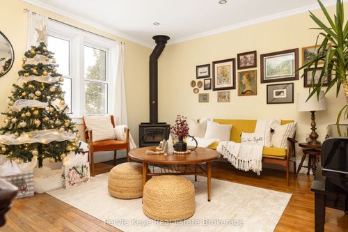 {{alt}} | Card Image