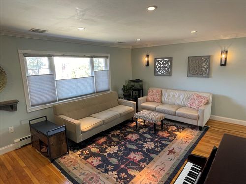68 4th Ave, New Hyde Park, NY, 11040-5036 | Card Image