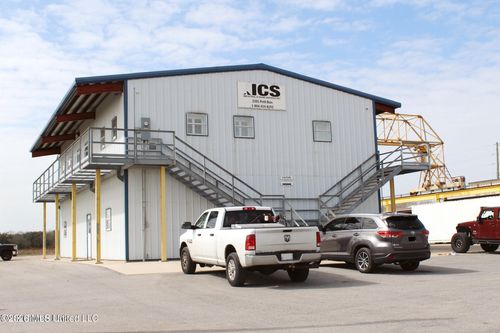2205 Petit Bois St, Pascagoula, MS, 39581-3107 | Card Image