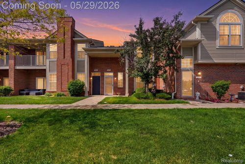 2287 Leighton Dr, Shelby Township, MI, 48317-2792 | Card Image