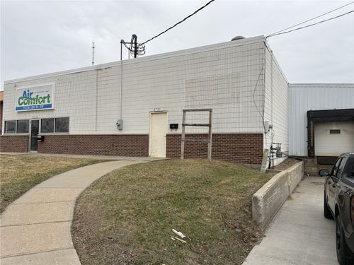 b-2727 12th St Sw, Cedar Rapids, IA, 52404-3401 | Card Image