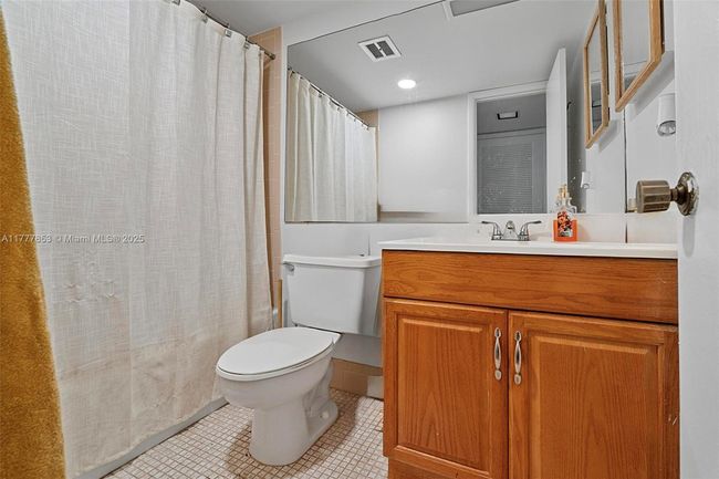 APT-222B - 2313 S Cypress Bend Dr, Condo with 2 bedrooms, 2 bathrooms and null parking in Pompano Beach FL | Image 5