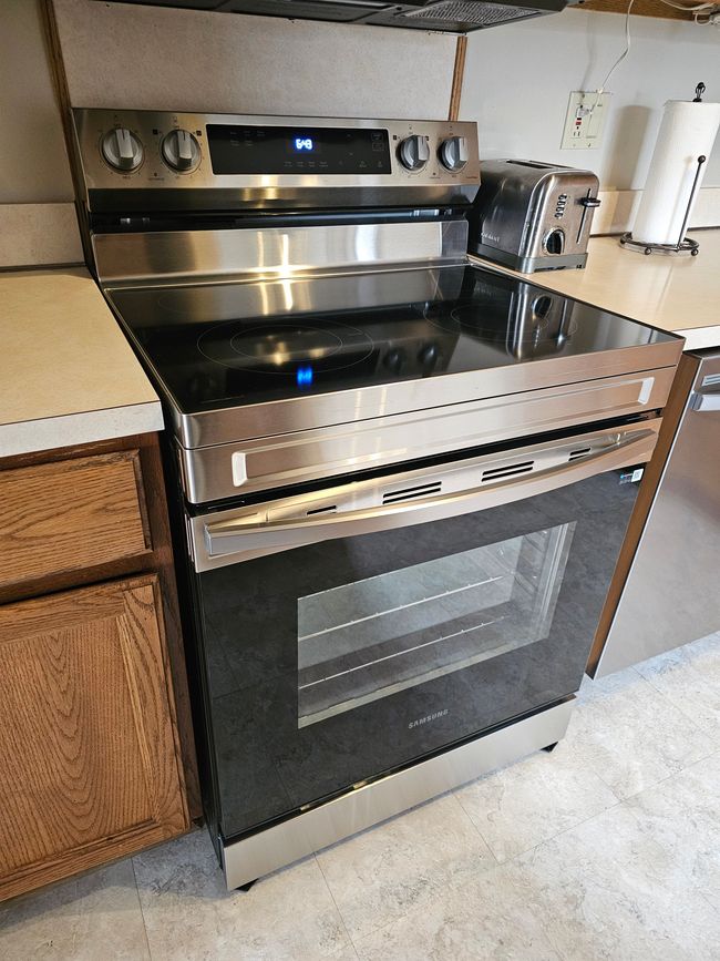 BRAND NEW OVEN | Image 11