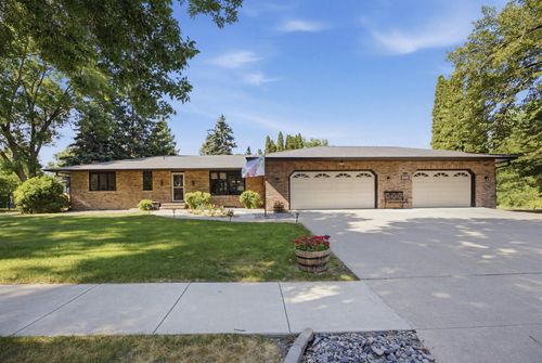 42 36th Ave Ne, Fargo, ND, 58102-1254 | Card Image