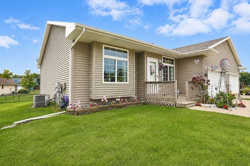 121 Peterson Pkwy, Madrid, IA, 50156-7613 | Card Image
